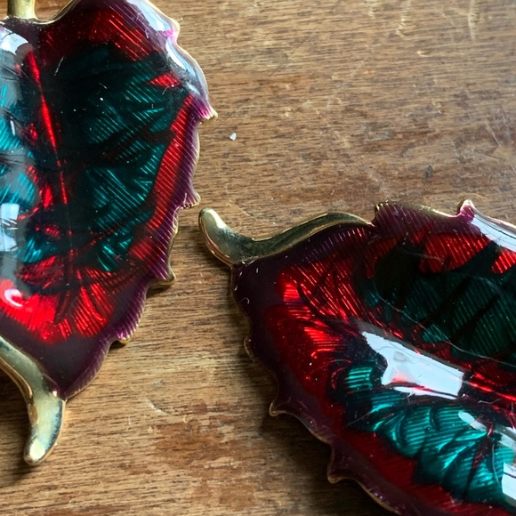 Vintage enamel leaf goldtone earrings - Picture 6 of 9